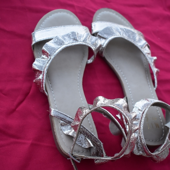 Shoes - Picture 2 of 4